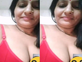 Busty beauty Boudi bares her body in a steamy video