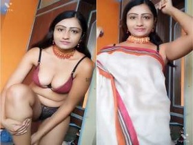 Desi girl flaunts her body in hot video
