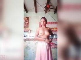 Desi babe goes nude at home and shows off her pussy in explicit video