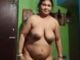 Desi woman with large breasts shares nude selfies with her lover
