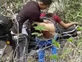 Indian lover enjoys outdoor sex in this video