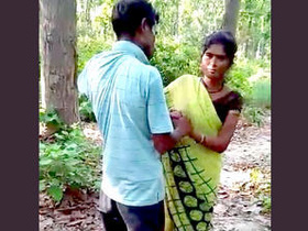 Desi girl randi flaunts her body and pussy in an outdoor video