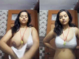 Desi Indian girl showcases her big boobs and pussy in casting video