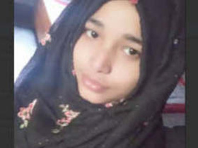 Bangladeshi babe enjoys giving head after dark