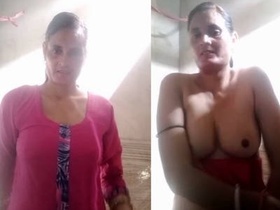 Desi village bhabhi shows off her body
