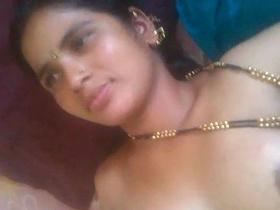 Mature Maduro bhabhi gets her pussy played with by a large cock