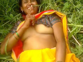 Indian village bhabhi flaunts her big boobs in the great outdoors