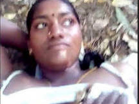 Telugu bhabhi indulges in pussy fingering and boob play