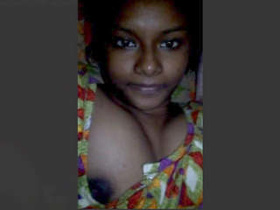 Cute Indian girl flaunts her big breasts in a steamy video