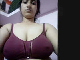 Hot Telugu girl gives a newbie a blowjob in MMS