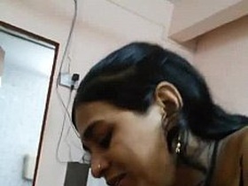 Indian couple enjoys steamy sex in Delhi hotel