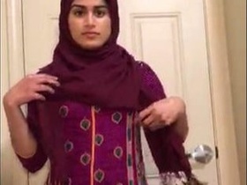 Muslim girl with a big butt gets naughty in hijab