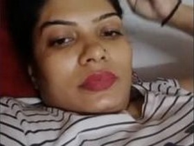 Indian bhabi flaunts her big boobs in steamy video