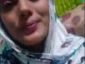 A cute Indian amateur girl flaunts her beauty