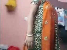 Unsatisfied village boudi gets fingered