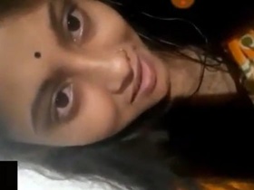 Adorable newlywed bhabi flaunts her body in a video call