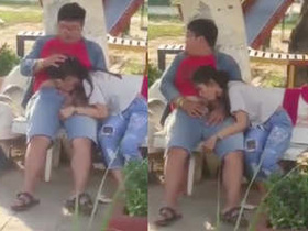 Caught on camera: College girl gives a blowjob in the park