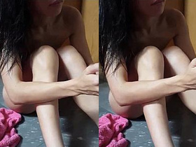 Naked Desi girlfriend poses seductively