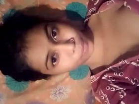 Desi girl with small boobs gets naughty on camera