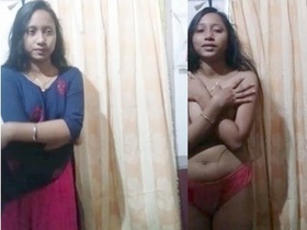 Cute Desi amateur teen flaunts her sexy figure