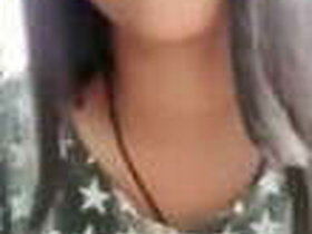 Stunning Indian babe flaunts her curves in a seductive manner