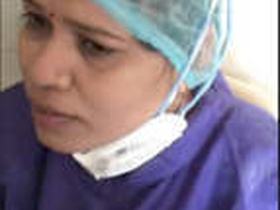 Indian nurse gives doctor a blowjob in hospital