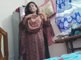 Cute Desi girl flaunts her body on camera