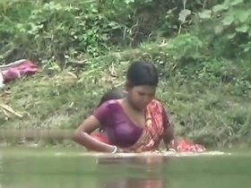 Bhabhi Ganga's cleavage steals the shower in the village
