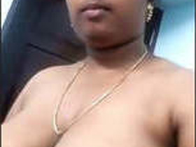 Malayalam bhabhi shares her MMS in a video