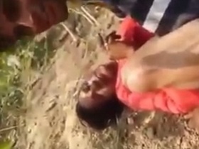 Desi village girl gets fucked hard in Khet chudai video