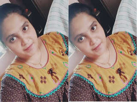 Amateur Indian bhabhi flaunts her big boobs and pussy