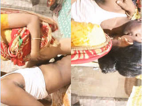 Amateur bhabhi gives a handjob and fucks you in exclusive video