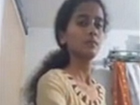 College girl shows off her naked body in the bathroom