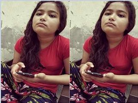 Desi cutie takes a bath in exclusive video