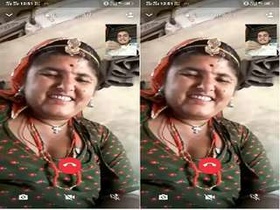 Exclusive video of Indian bhabhi showing her pussy in a video call