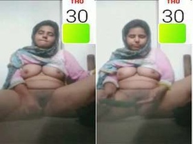 Pakistani wife in exclusive video masturbates part 2