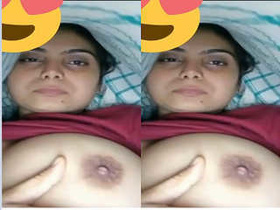 Indian girl flaunts her big boobs on Facebook in exclusive video