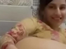 Desi webcam sex with Muslim girl and selfies of her chut