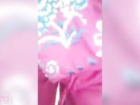 Desi wife flaunts her hairy puss in outdoor MMS video