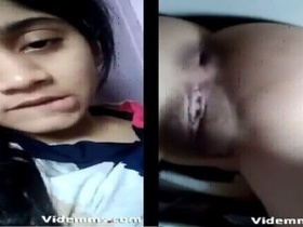 Tamil girl shows off her body and gets naughty on camera