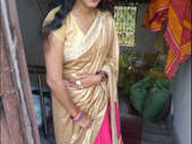 Desi bhabhi in sexy bathing cloths gets steamy in the shower