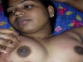 Mallu nurse Kamini from Kerala gets naughty in a hot video