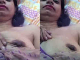 Desi aunty exposes herself to her boyfriend in front of camera