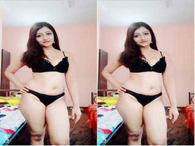 Amateur Indian girl Rajashree takes a bath and pleasures herself in exclusive video