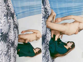 Exclusive video of Pakistani bhabhi giving a handjob and showing off her body