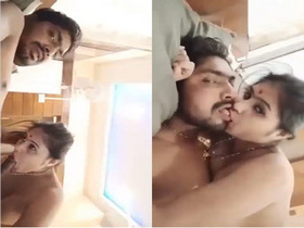 Amateur Indian bhabhi gives an exclusive blowjob