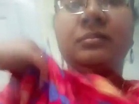 Tamil aunty's home video shows her in the nude