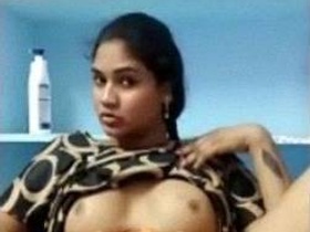 Mallu wife indulges in solo play while video calling her lover