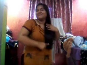 Married Desi bhabhi flaunts her body and masturbates