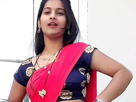 Shivani Thakur shows off her milky navel in a revealing video